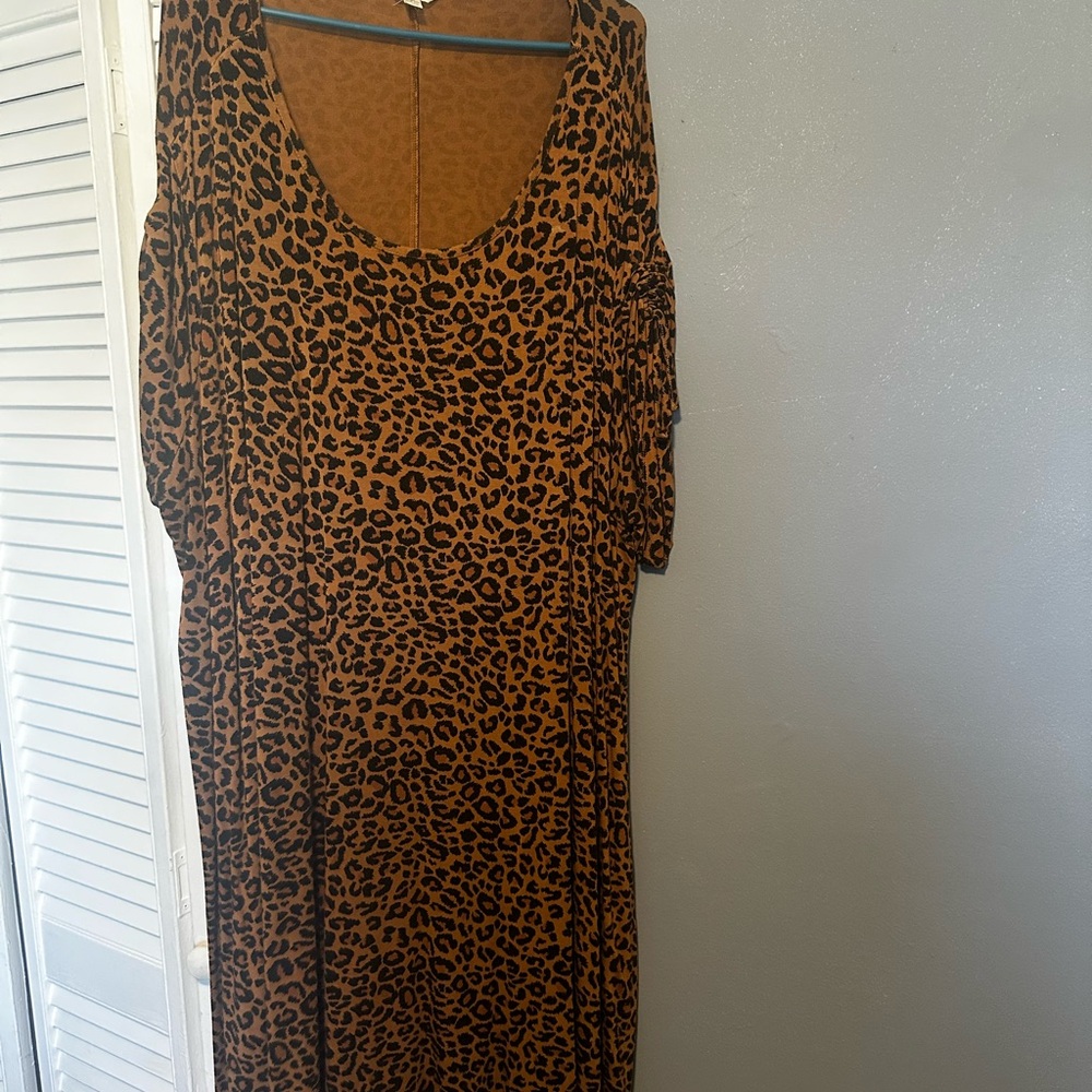 Leopard-Print Scoop Neck Midi Dress in Brown